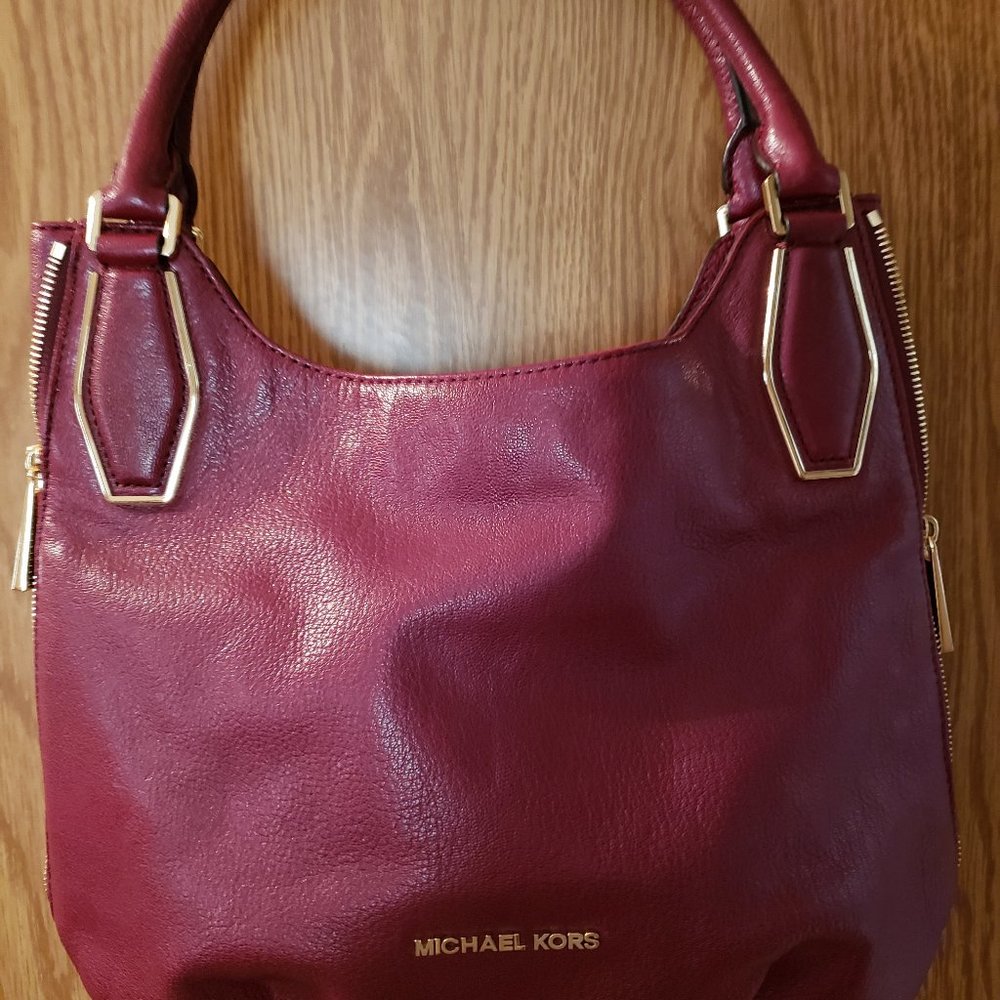MICHEAL KORS PURSE, RED, MEDIUM SIZE, LIKE NEW